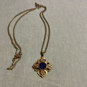 Gold pendant necklace